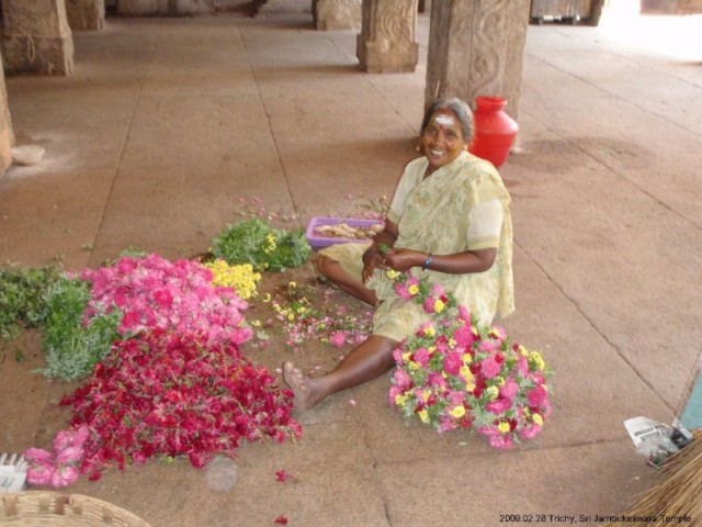 Trichy, Sri Jambukeswara Temple , гирлянда для бога
